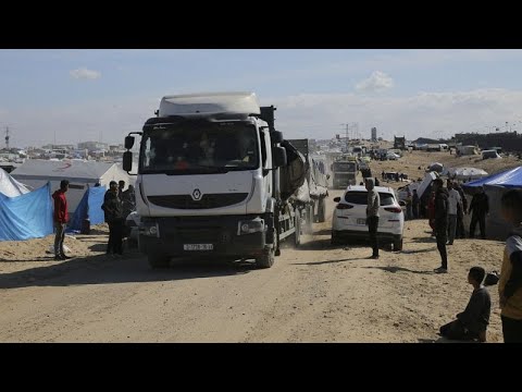 Gaza : un convoi humanitaire entre par le poste frontière de Rafah, Africa News - Vidéo Gaza un convoi humanitaire entre par le poste frontiere