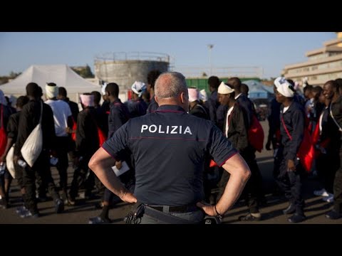 Italie : des migrants africains arrêtés après la mort d'un Guinéen, Africa News - Vidéo Italie des migrants africains arretes apres la mort dun