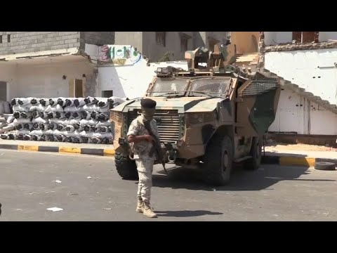 Libye : les groupes armés signent un accord pour quitter Tripoli, Africa News - Vidéo Libye les groupes armes signent un accord pour quitter