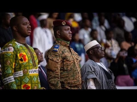 Burkina Faso : au moins 14 morts dans une attaque djihadiste, Africa News - Vidéo Burkina Faso au moins 14 morts dans une attaque
