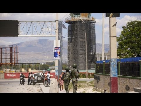Haïti : des gangs prennent d'assaut l'aéroport, 6 policiers tués, Africa News - Vidéo Haiti des gangs prennent dassaut laeroport 6 policiers tues