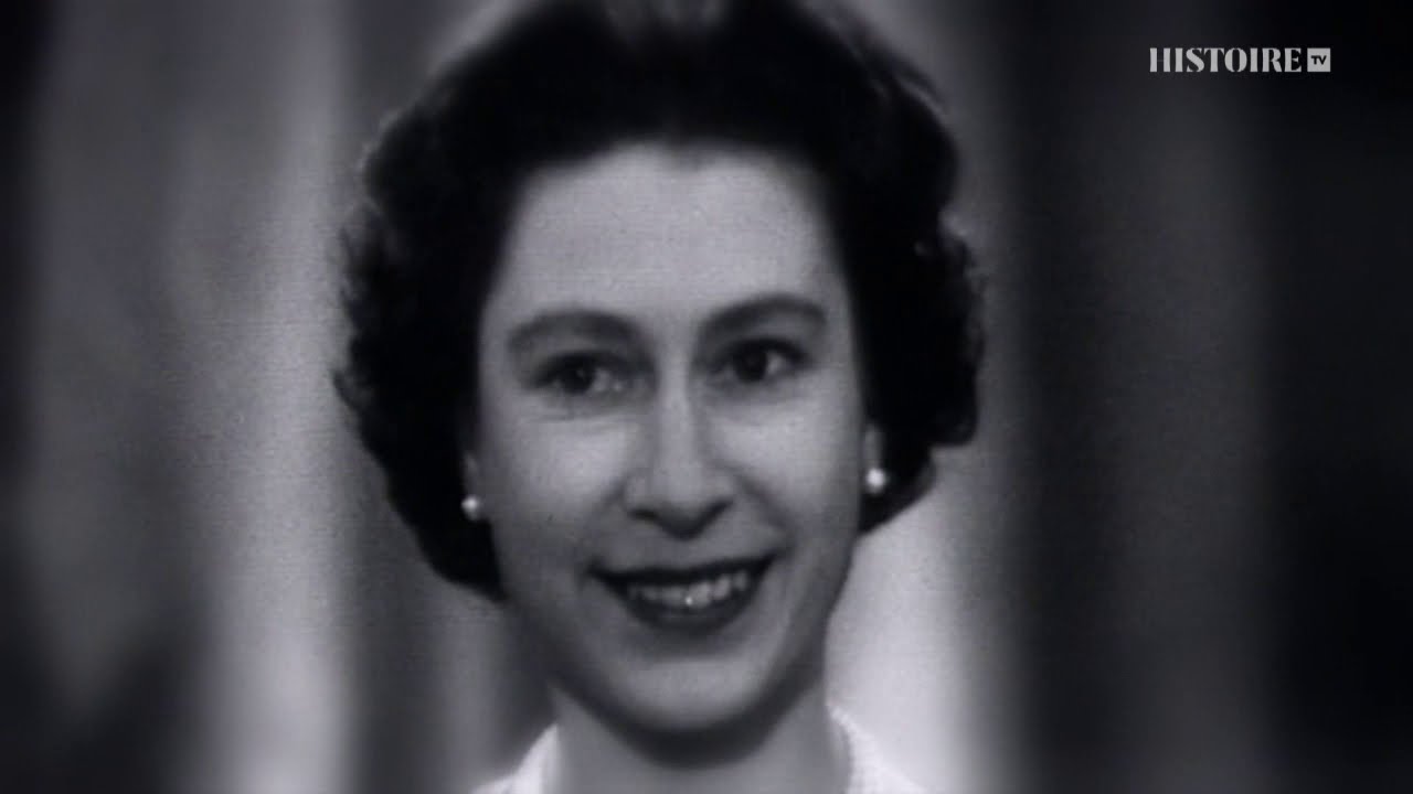 Noël 1957 - Une jeune reine guindée et coupée du monde, Vidéo Noel 1957 Une jeune reine guindee et coupee du