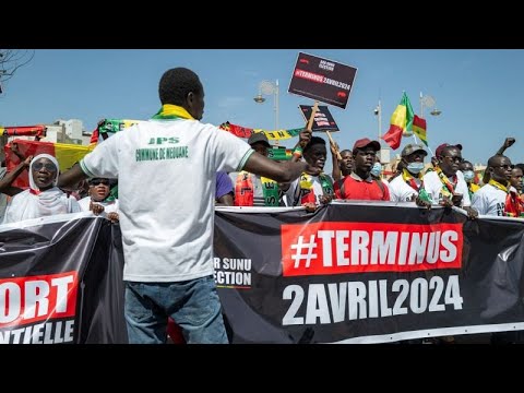 Sénégal : manifestations pour exiger une date pour la présidentielle, Africa News - Vidéo Senegal manifestations pour exiger une date pour la presidentielle