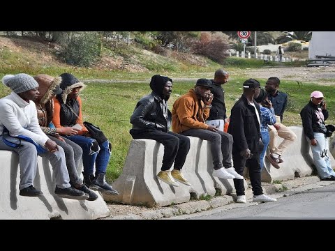Tunisie : les migrants subsahariens inquiets après le discours de Saied, Africa News - Vidéo Tunisie les migrants subsahariens inquiets apres le discours de