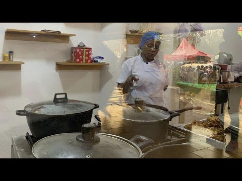 Une cheffe ghanéenne manque de battre le record du marathon culinaire, Africa News - Vidéo Une cheffe ghaneenne manque de battre le record du marathon