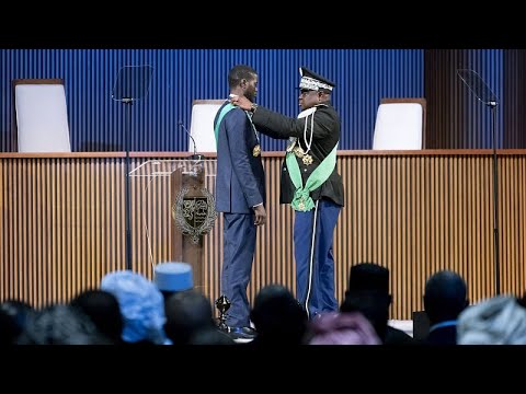 Le président Diomaye Faye entame son mandat à la tête du Sénégal, Africa News - Vidéo Le president Diomaye Faye entame son mandat a la tete