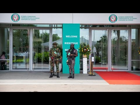Mali : la CEDEAO adopte des sanctions "très dures", Africa News - Vidéo Mali la CEDEAO adopte des sanctions tres dures Africa
